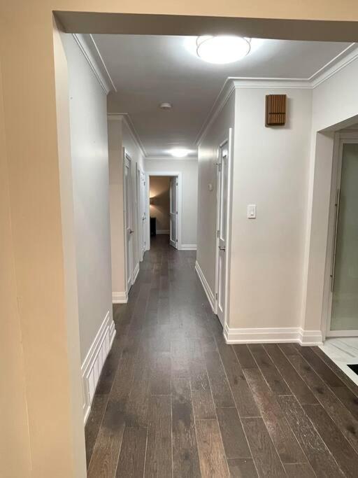 3-Bedroom Modern Luxury Apartment In The Heart Of City Торонто Екстериор снимка